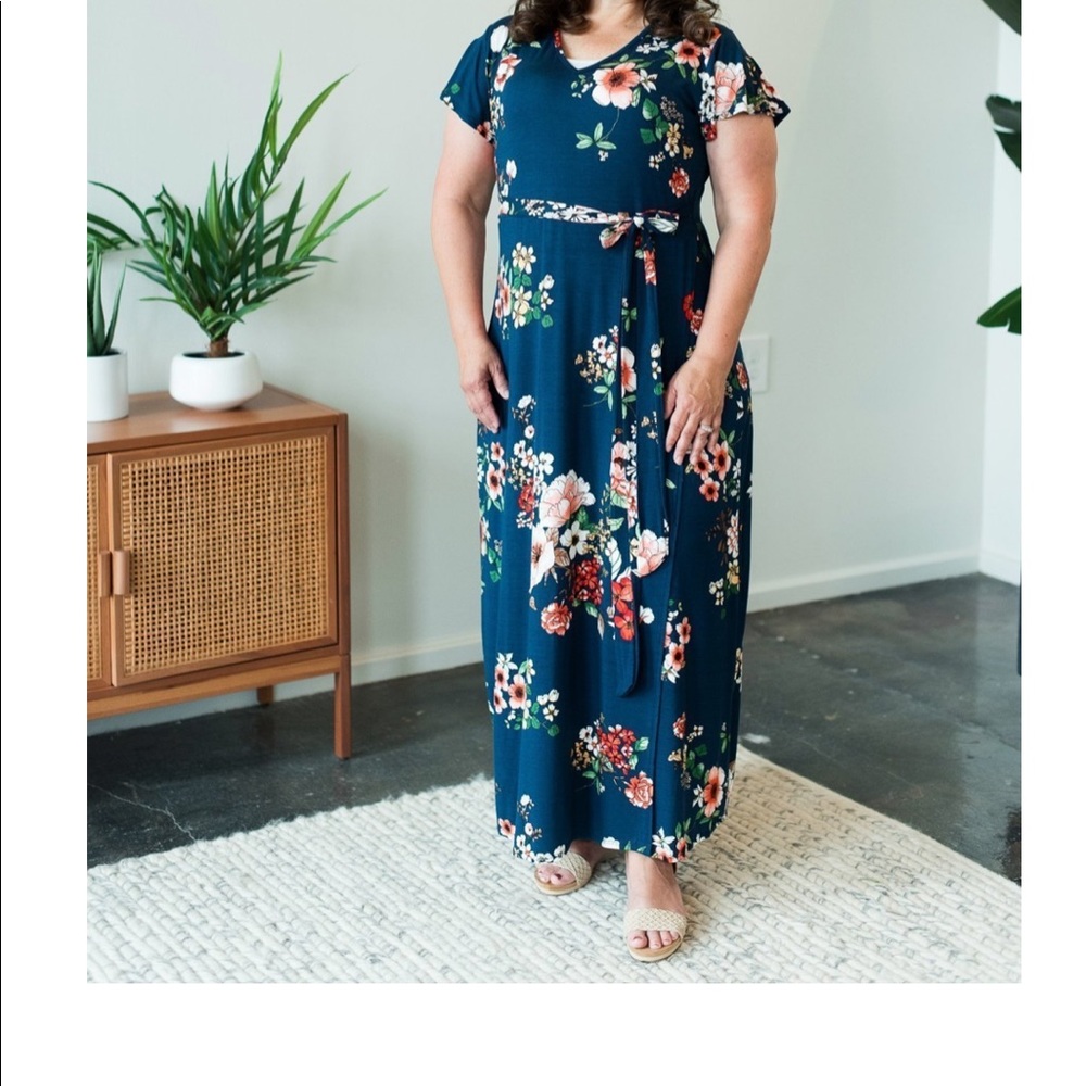 Navy Floral Maxi Plus 💓💓💓